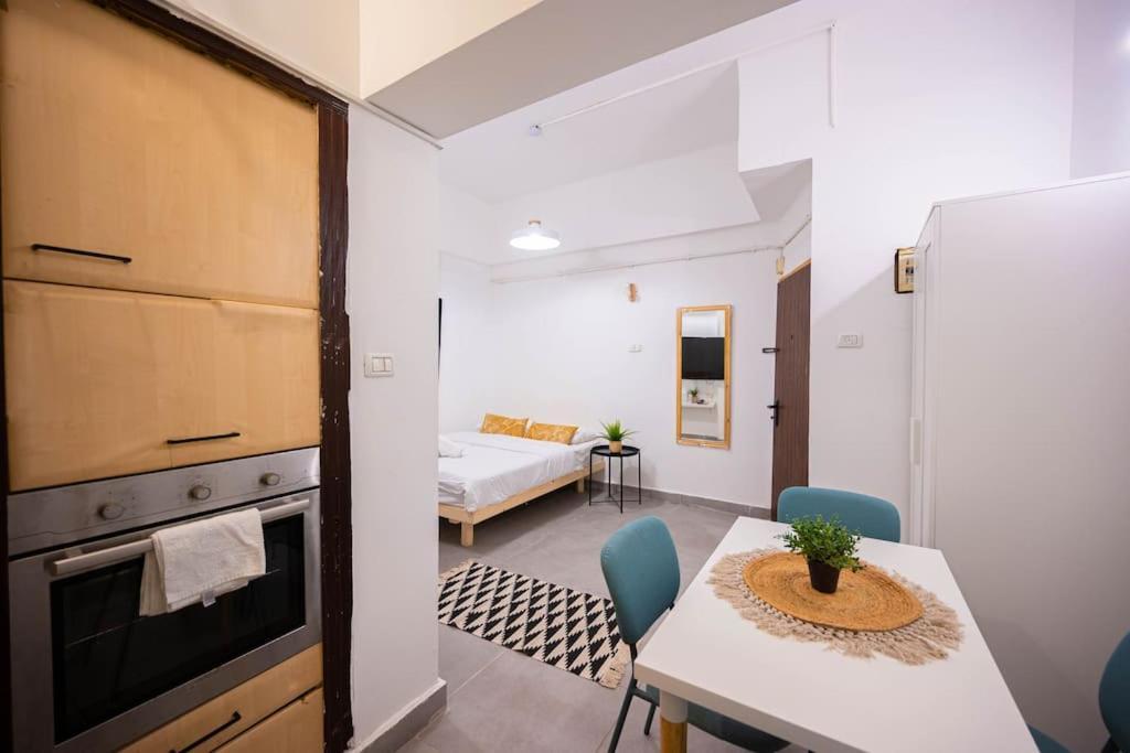 Studio Apartment In Ben Yehuda Cozy And Convinent Tel Aviv Exterior photo